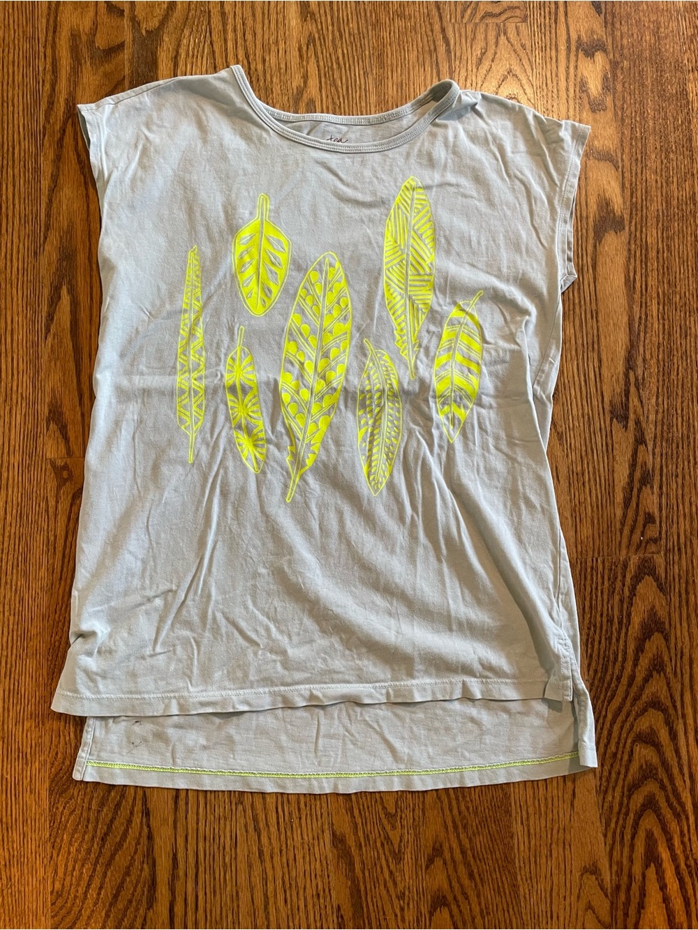 Tea Collection light green/gray tee with neon yellow feather motif, size 16